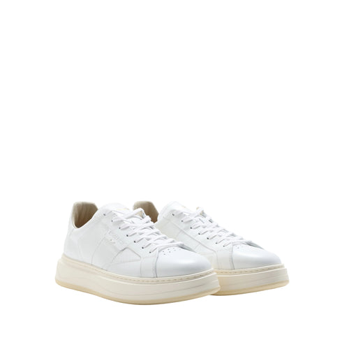 Sneakers Uomo con tomaia in pelle ed etichetta logo laterale tono su tono